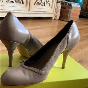 DKNY Pale Camel Stretch Suede Pumps, Size 10